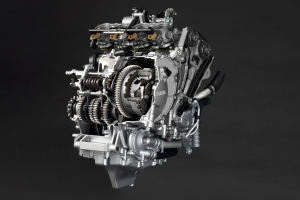 121815-2015-yamaha-yzf-r1-engine-transmission-cutaway
